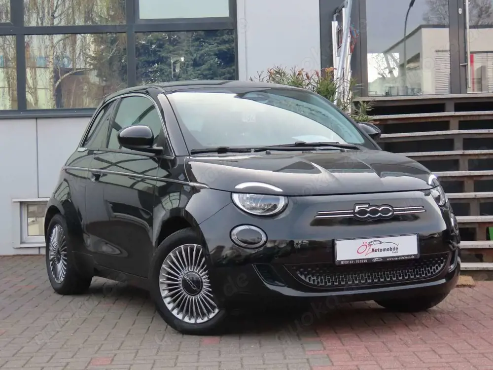 Fiat 500e 42 kWh Komfort-Paket Klimaauto. CarPlay