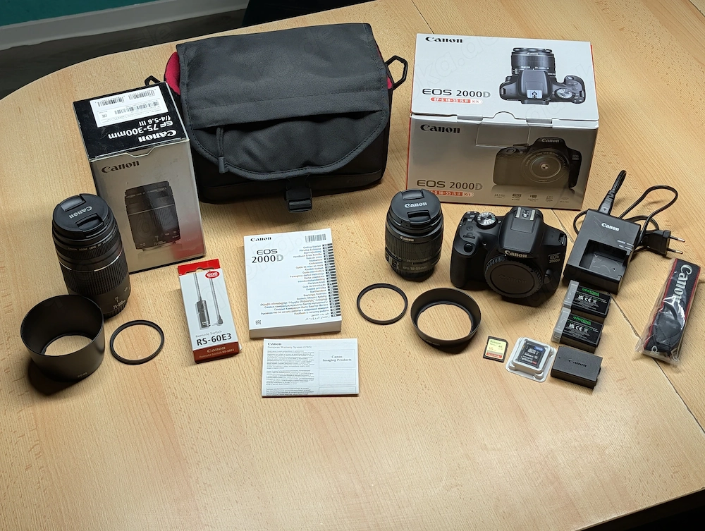 Canon EOS 2000D 18-55mm IS II Kit + CANON EF 75 mm - 300 mm f 4-5.6 III