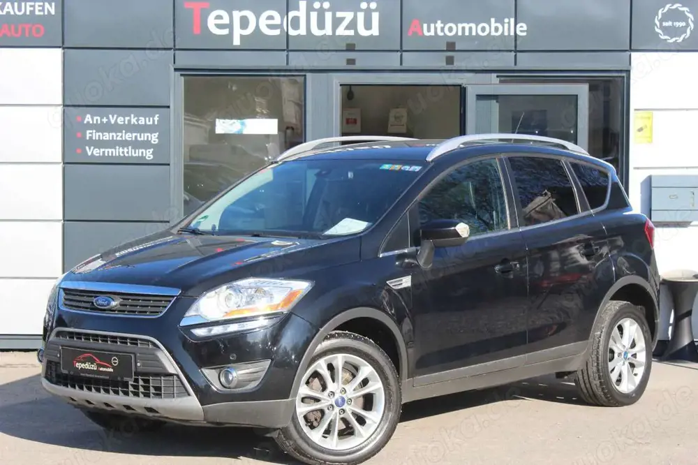 Ford Kuga Titanium*Navi*T-Leder*AHK*ALU*MFL*KeylessGo