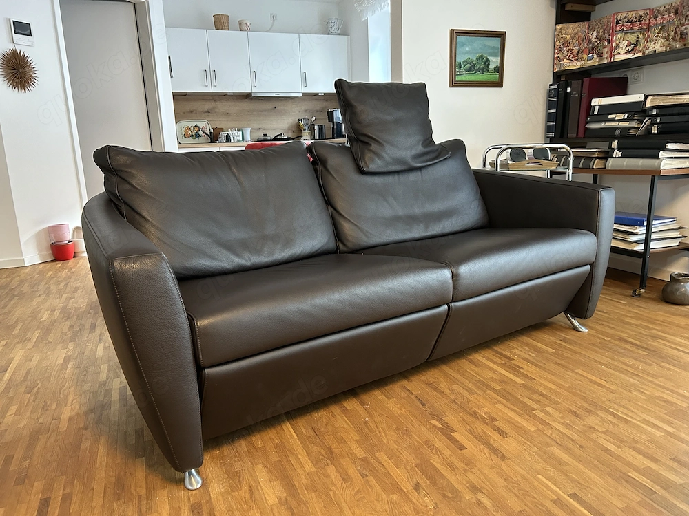 Guterhaltene Ledercouch