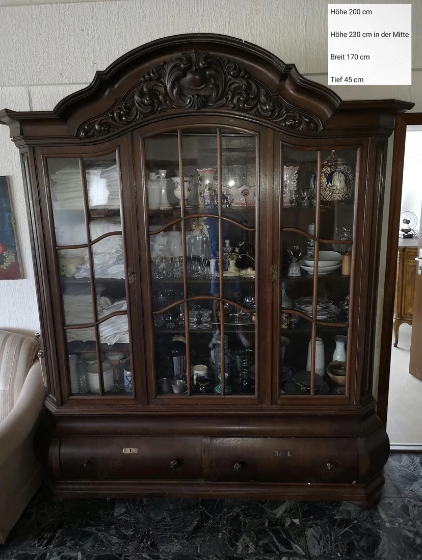 Vitrinenschrank im Barockstil im Stil des Barock Neobarock