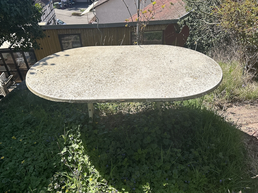 Gartentisch zu verschenken 