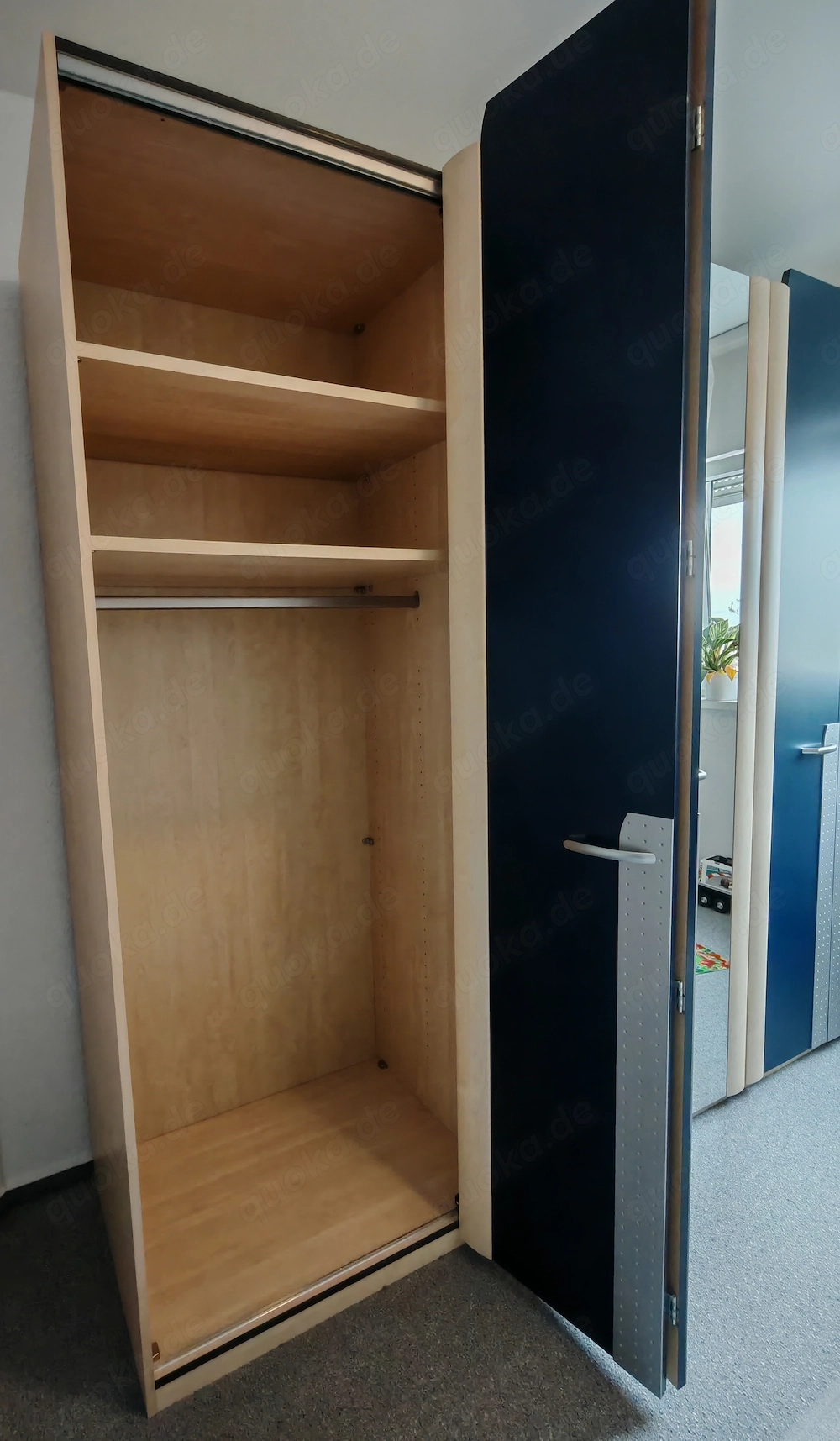 Großer Kleiderschrank mit Spiegeltüren