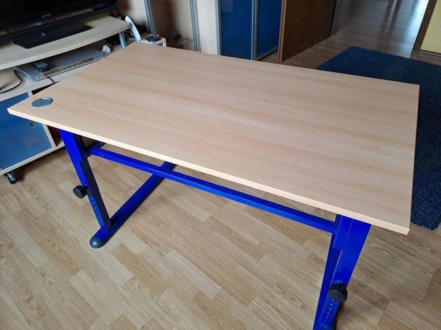 Schreibtisch