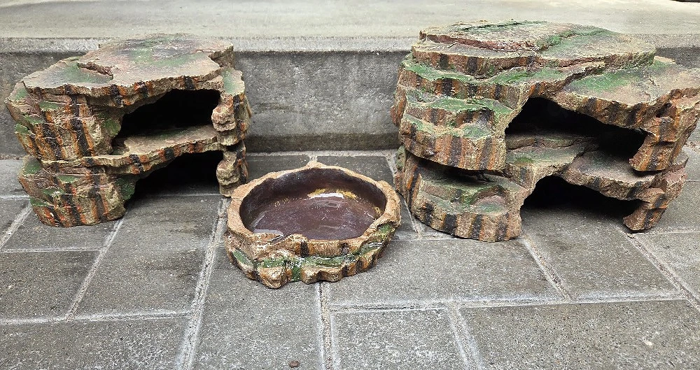 4 Höhlen + Wasserschale zu verkaufen 