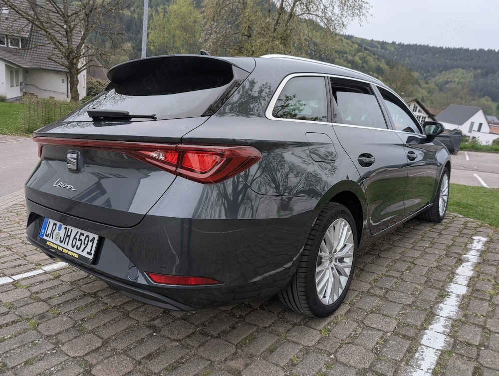 Seat Leon Sportstourer 1,5 TSI Xcellence, Standheizung, AHK unbenutzt, 2 J. Garantie, ACC,  Klima