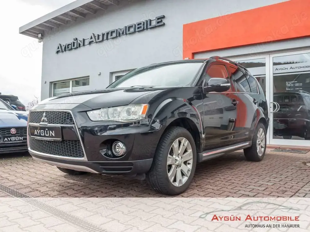 Mitsubishi Outlander Motion 2WD Navi / Teilleder / Xenon