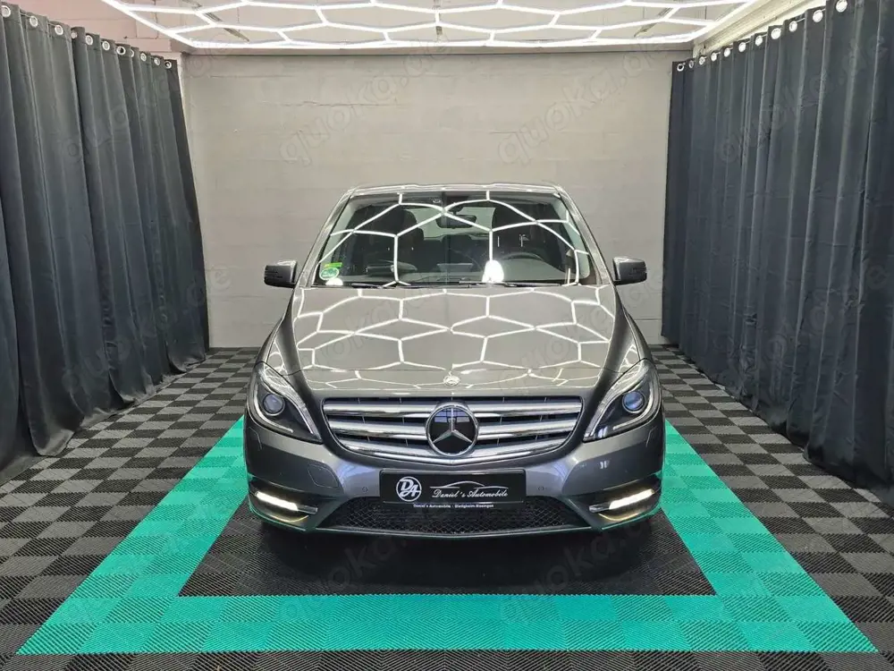 Mercedes-Benz B 180 AUTOMATIK PDC NAVI SEHR GEPFLEGT