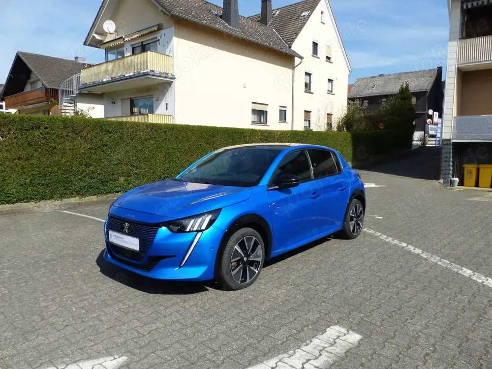 Peugeot e-208 GT 136