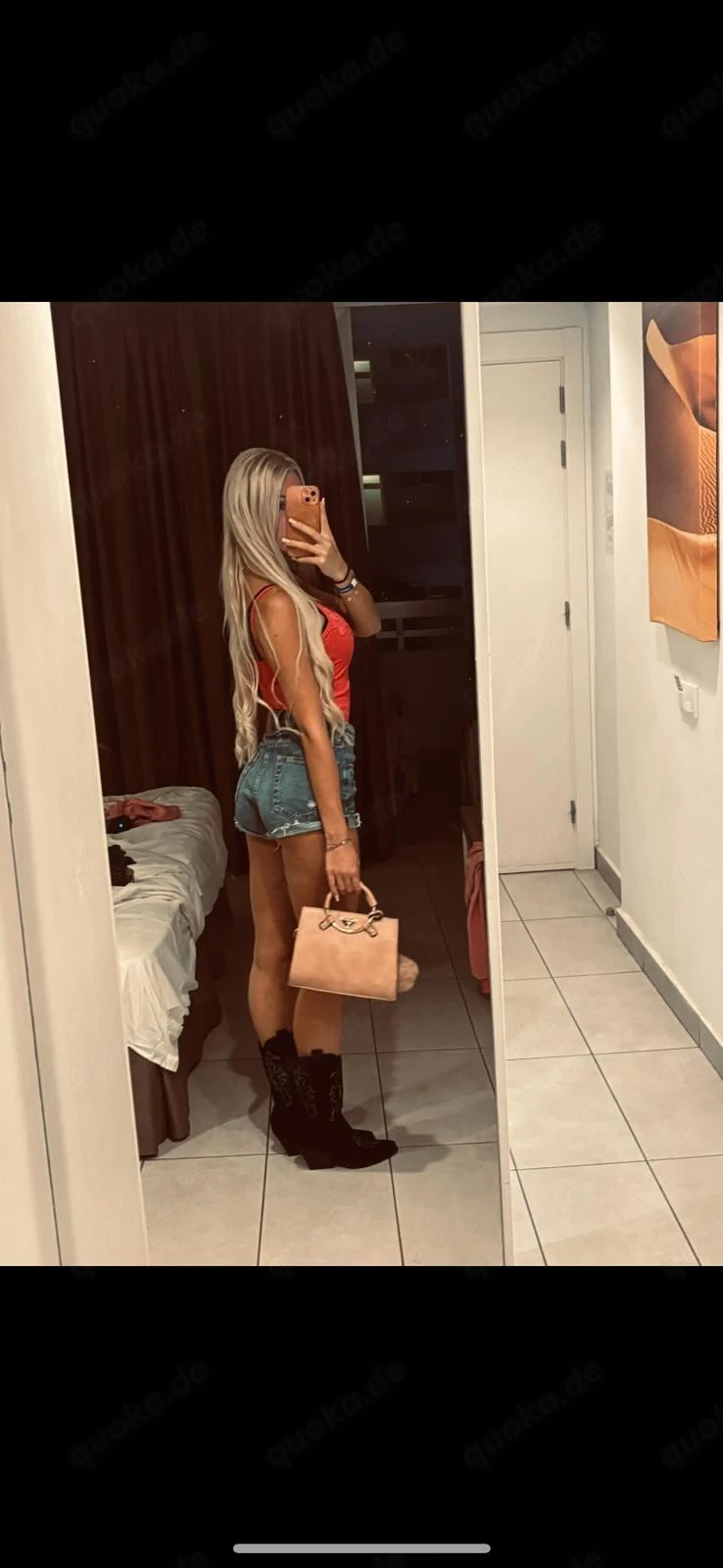 Blond 21 Sympathische Frau mit Sinn für das Besondere sucht interessante Kontakte 