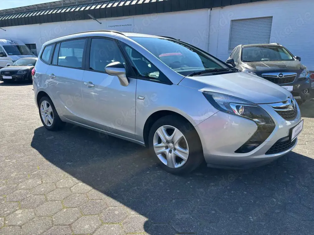 Opel Zafira Tourer Edition 7 Sitzer Navi Sitzh PDC TÜV neu