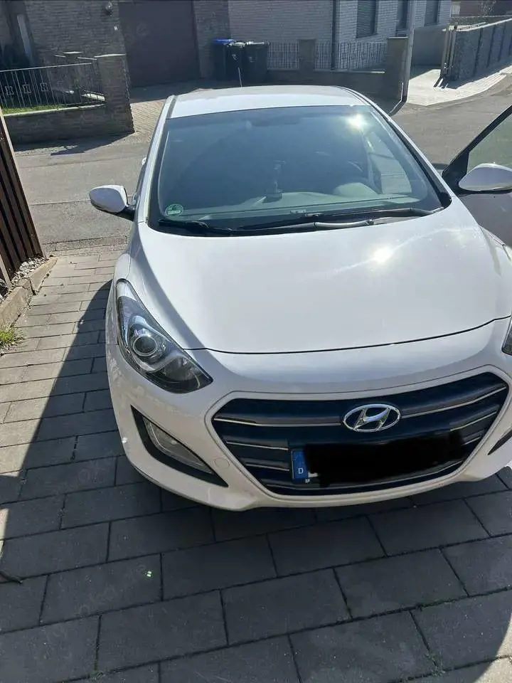 Hyundai i30 blue 1.6 CRDi Passion