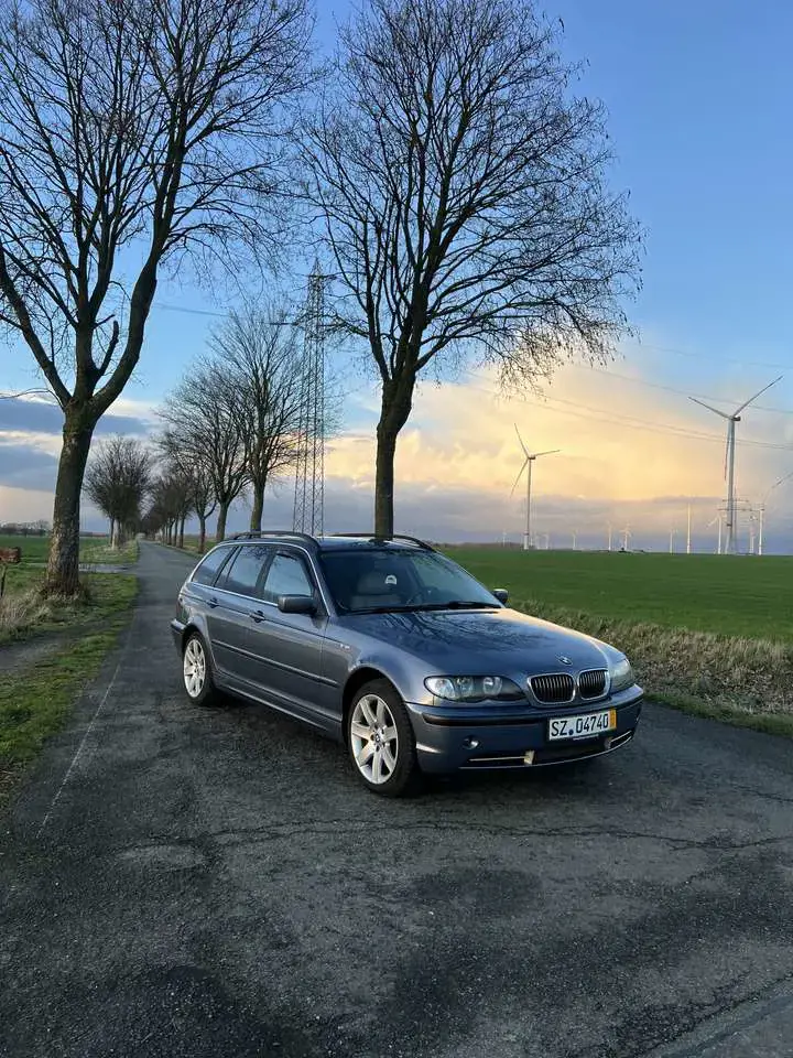 BMW 330