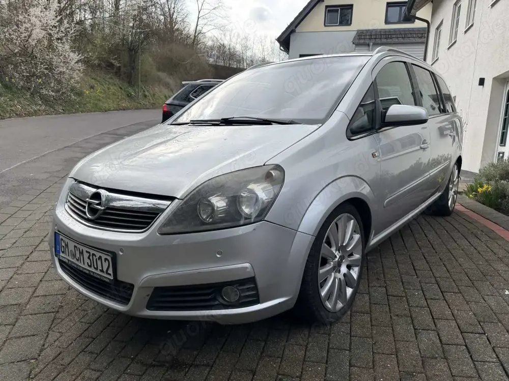 Opel Zafira Sport AHK - Recaro – 18 Zoll – 7-Sitzer