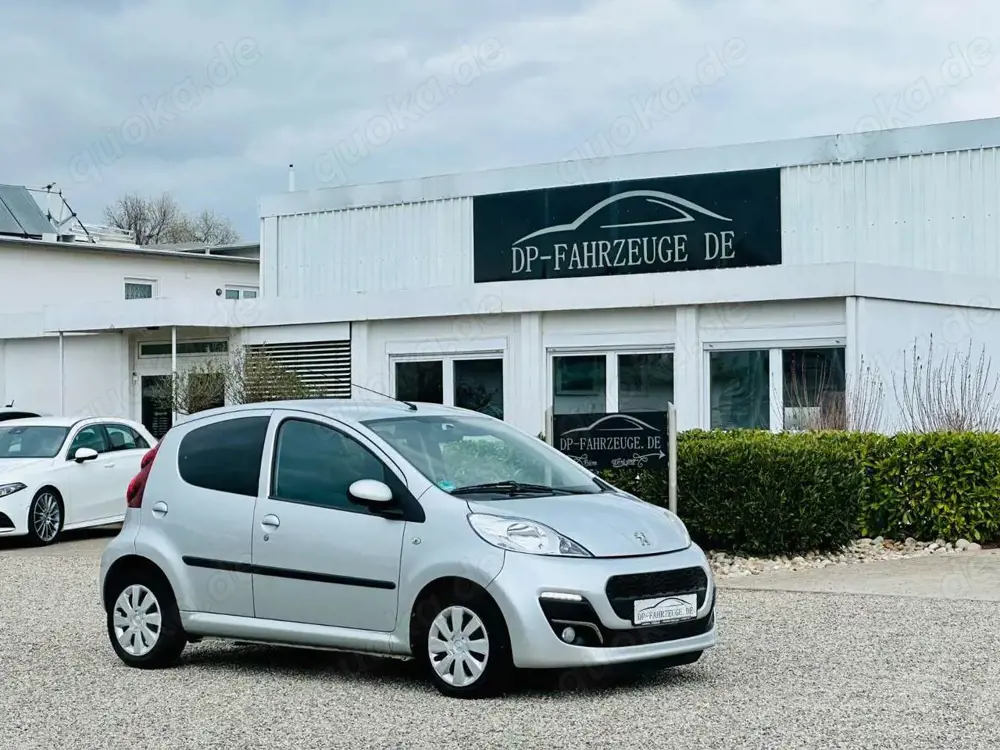 Peugeot 107 Active Bluetooth Klima TÜV + Service NEU LED