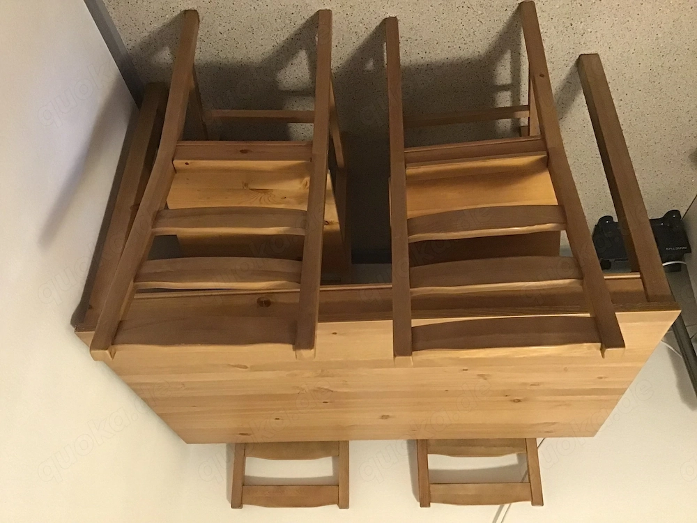 Zu verschenken! Ikea Esstisch & 4 Stühle