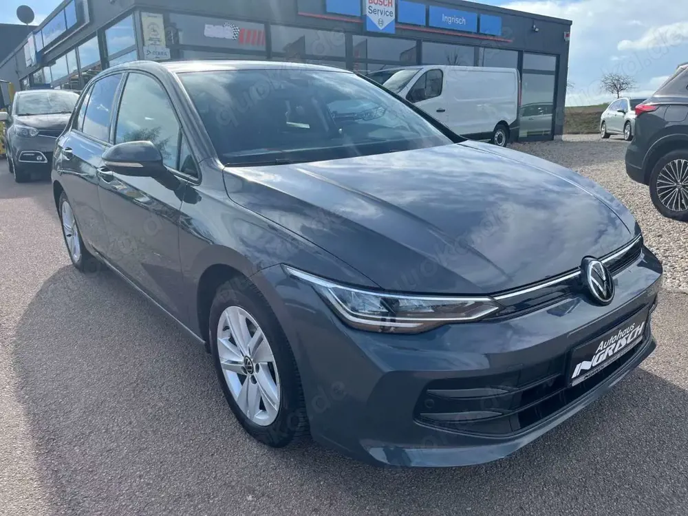 Volkswagen Golf VIII Lim. 1.5 TSI 150PS LED+PDC+GARANTIE