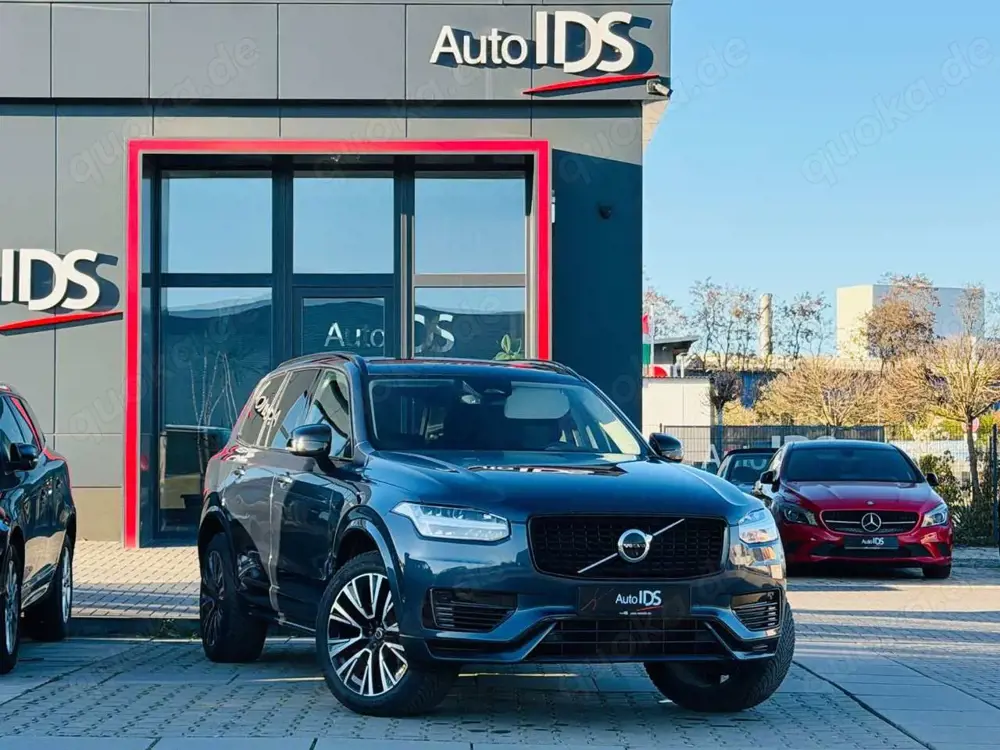 Volvo XC90 Plus Dark Recharge Plug-In Hybrid AWD