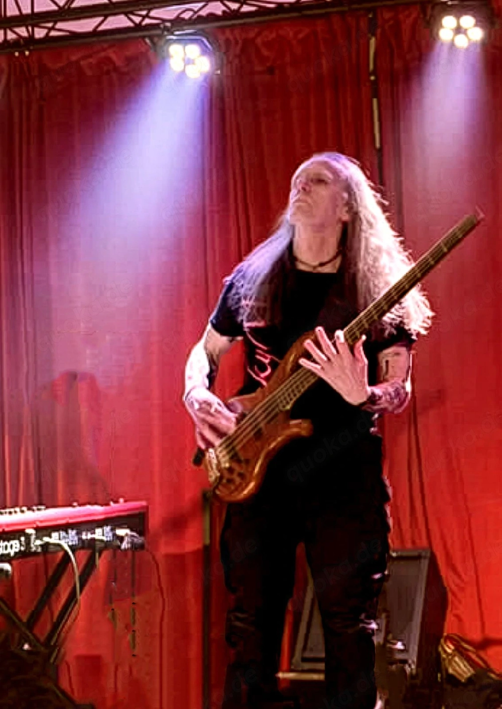 Rock-Opa sucht liebes weibliches Groupie... Wohne in OF
