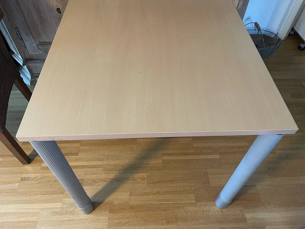 Stabiler Schreibtisch