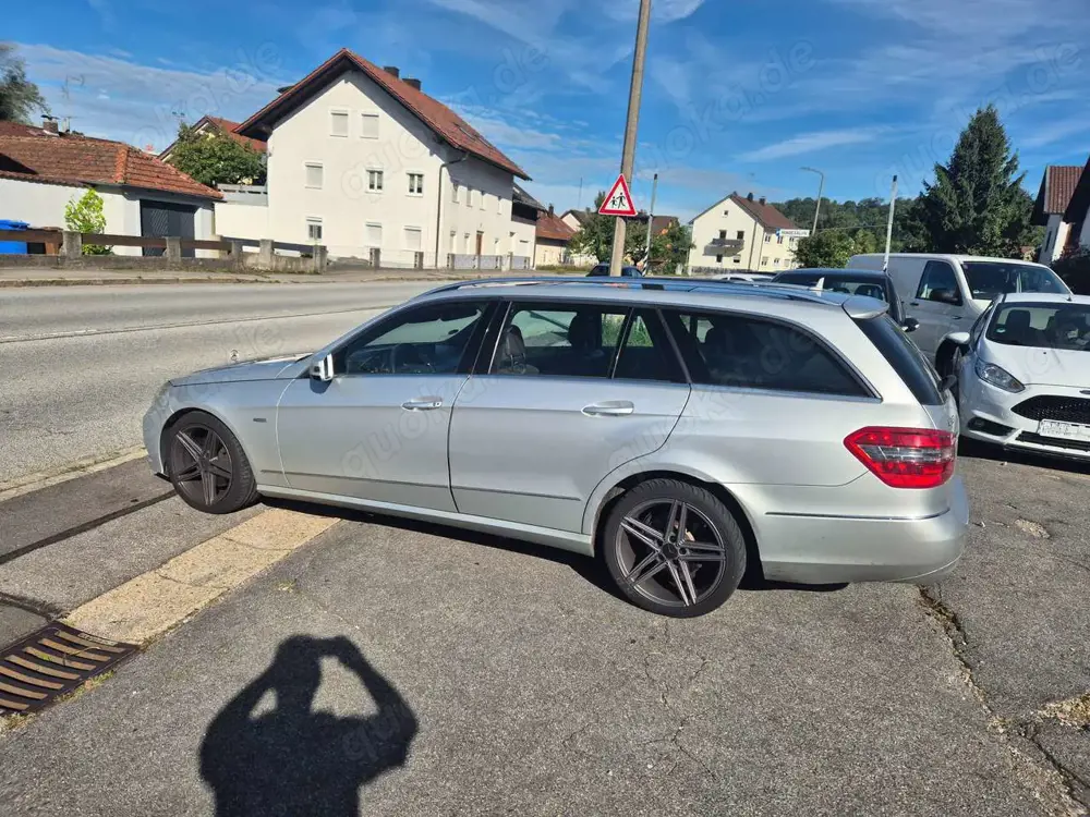 Mercedes-Benz E 250 CDI BlueEfficiency-XENON-LEDER-PANORAMADA