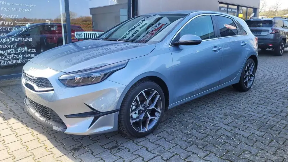 Kia Ceed / cee'd Gold 1.5 AT*LED*Navi*Shzg*Lhzg*PDC*Cam*17Zoll* ...