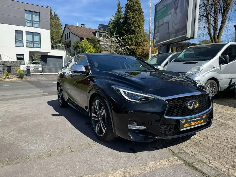 Infiniti Q30 2.0/AWD/Q30S/360°/Pano/Alcantara
