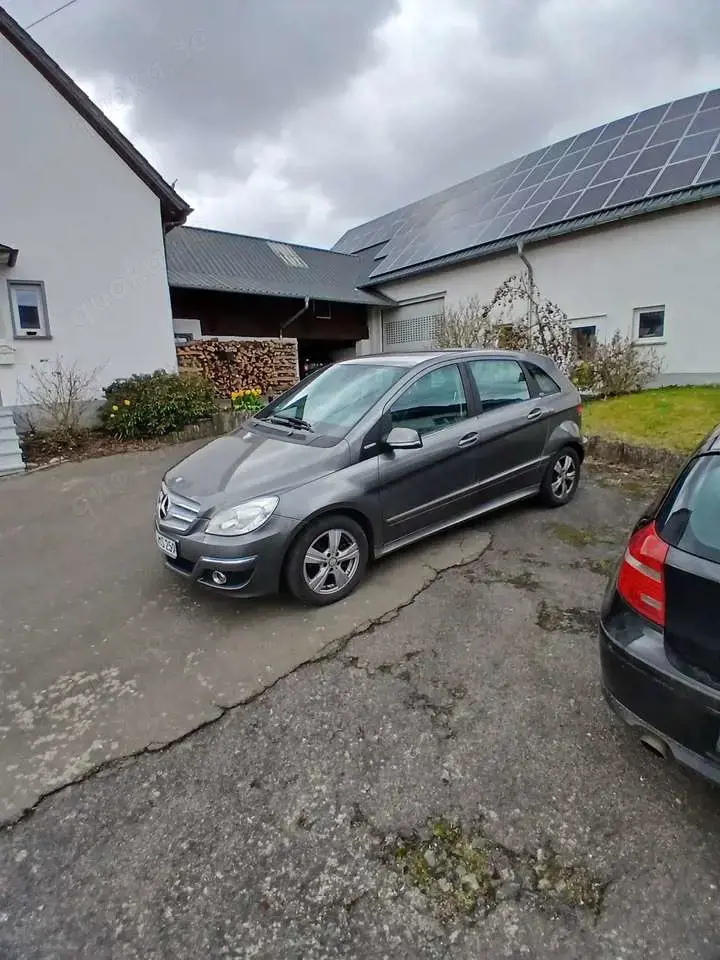 Mercedes-Benz B 180 BlueEFFICIENCY