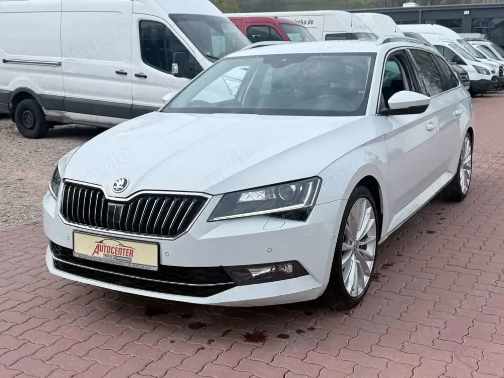 Skoda Superb Combi Style 4x4*Navi*Tempomat*SHZ 4x*PDC
