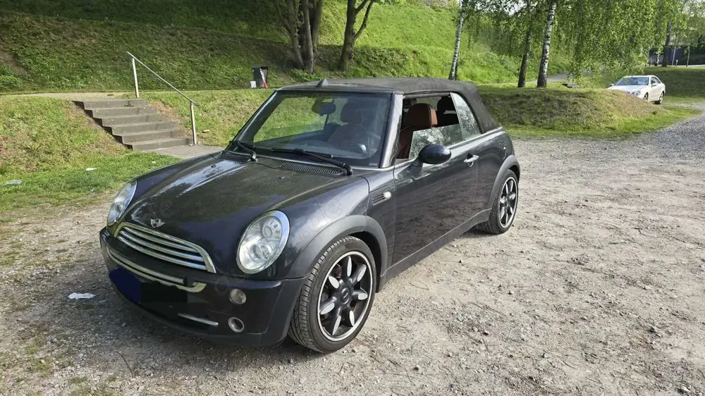 MINI Cooper Cabrio Sidewalk