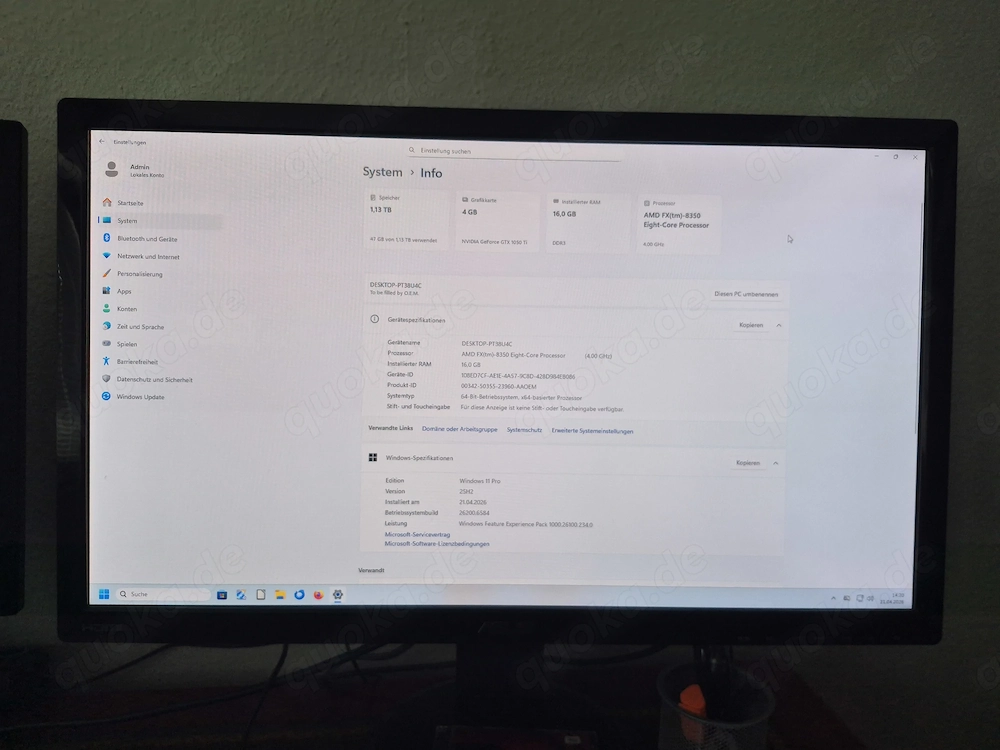 Desktop Rechner mit Tastatur und Maus ohne Bildschirm