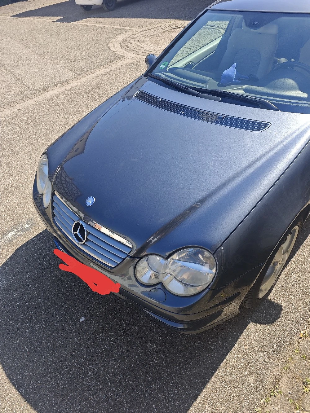 Verkaufe Mercedes C200. Pfeift beim Gas geben. Aussehen Top. Kein Rost