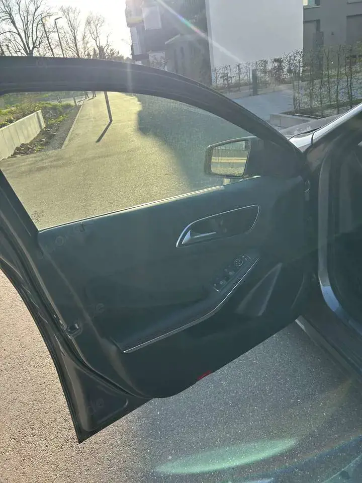 Mercedes-Benz A 180 7G-DCT AMG Line