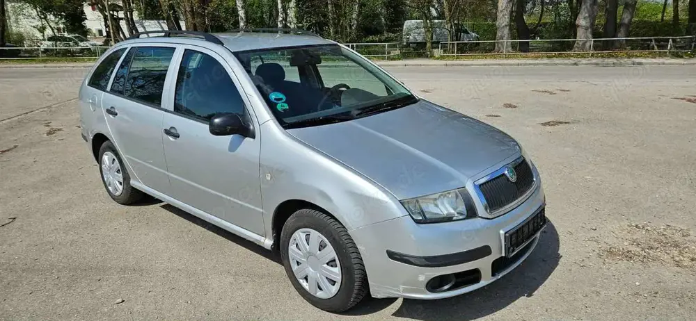 Skoda Fabia Fabia 1.4 16V Combi Classic ( navi , klima ) Unfallfrei ( ohne TUV ) voll Fahrbereit ( K