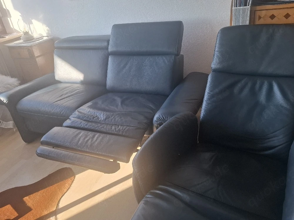 Zweisitzer-Ledersofa mit Sessel
