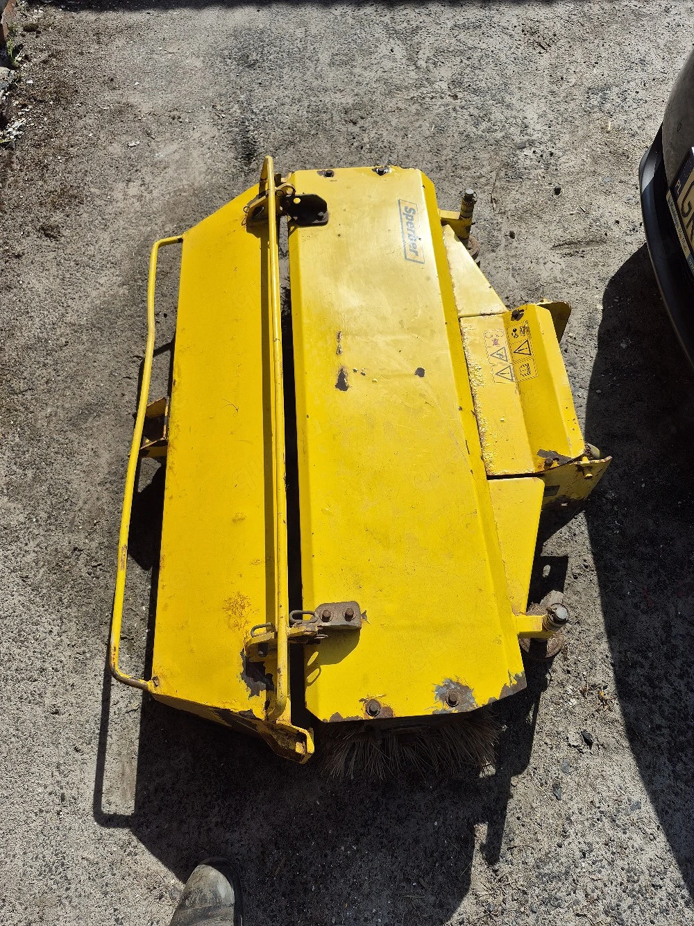 Frontkehrmaschine Matev  Sperber 140 cm AB Hausmarke von John Deere