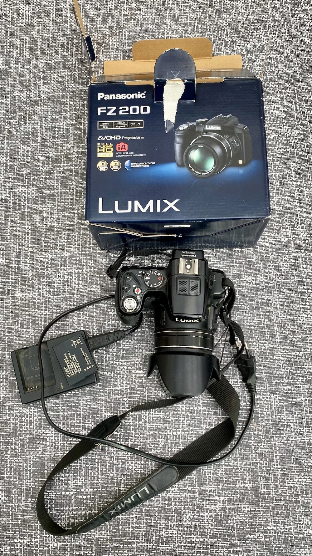 Digitale Panasonic Fotokamera  DMC  Fz 200 Lumix mit LEICA -Objektiv  F2,8    25 - 600mm