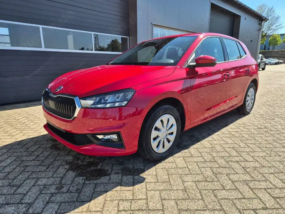Skoda Fabia 1.0 TSI 95PS Selection 5-türig Rückf.Kamera Parkse