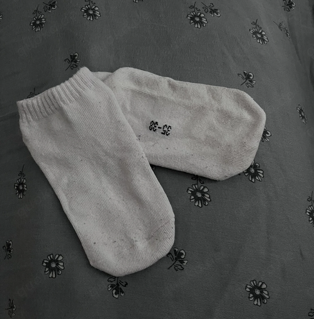 Verkaufe ein paar duftende, getragene Sneakersocken 