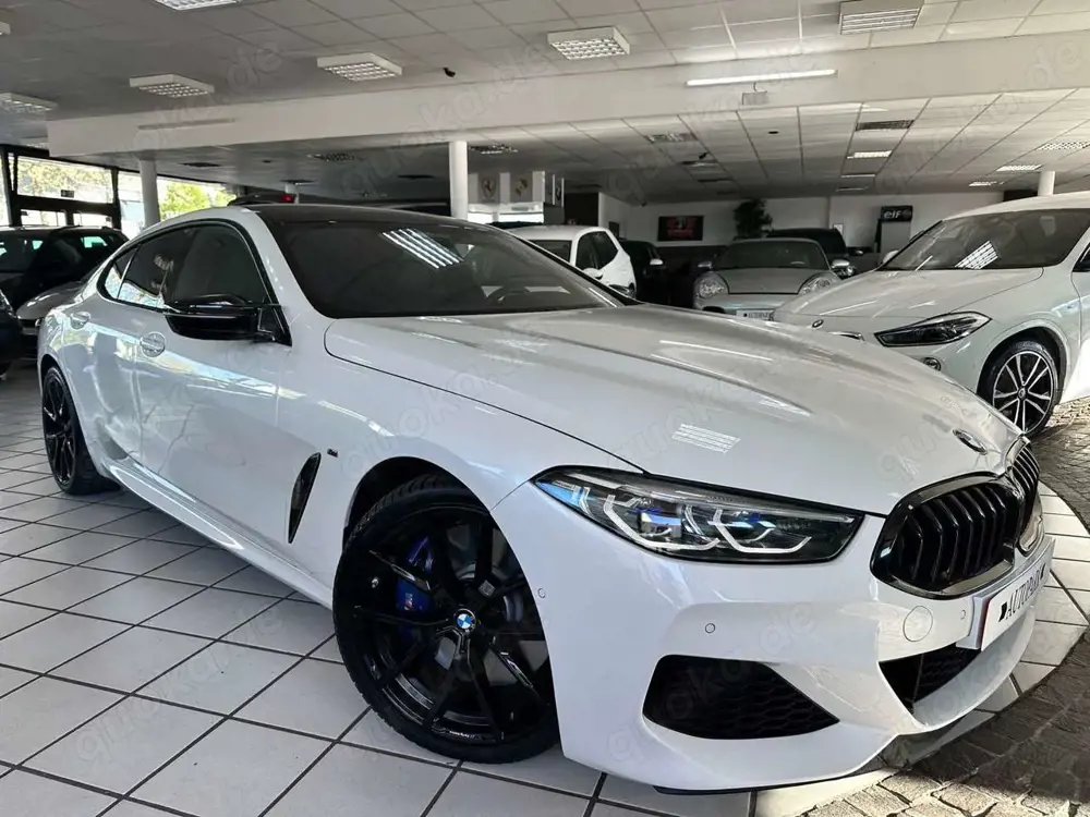 BMW M8 50i XDrive Performance Panorama HeadUp BW