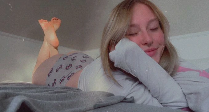 Hallo, ich bin Angi, 27 Jahre alt. Ich biete exklusive Dienstleistungen in privater Atmosphäre an, e