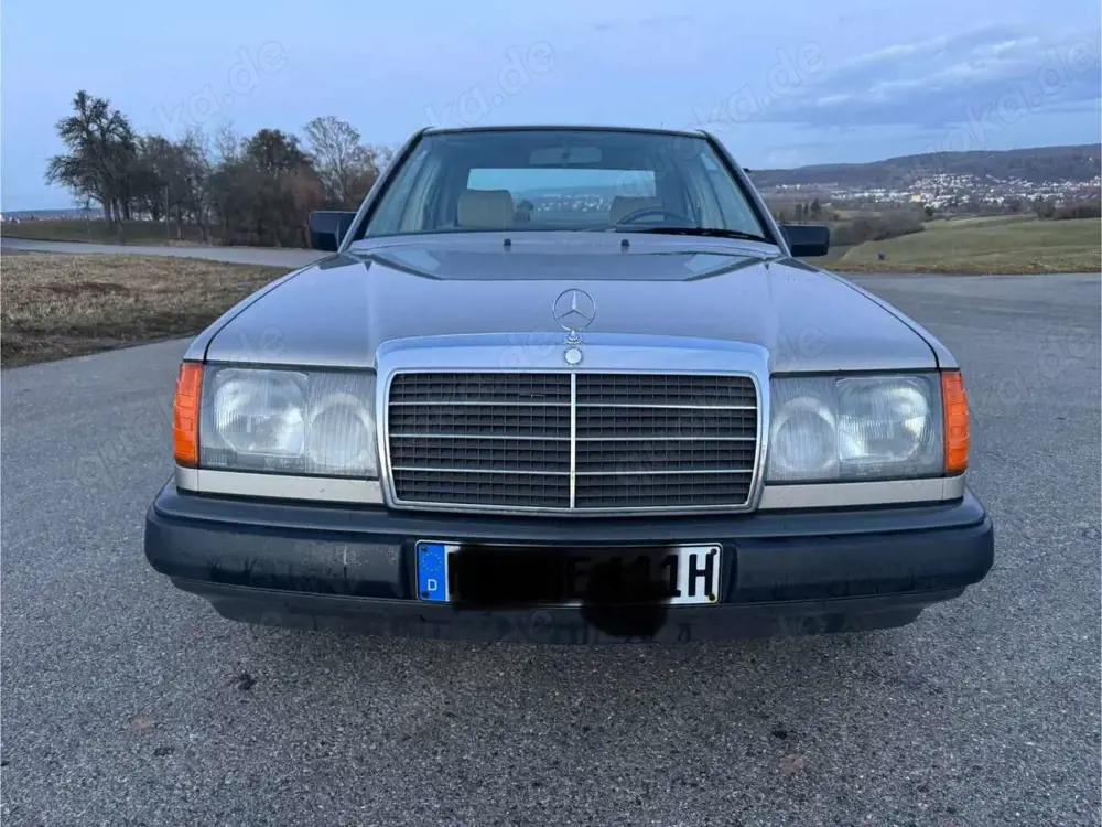 Mercedes-Benz 260 W124*Automatik*AHK*Schiebedach*H-Kennzeichen