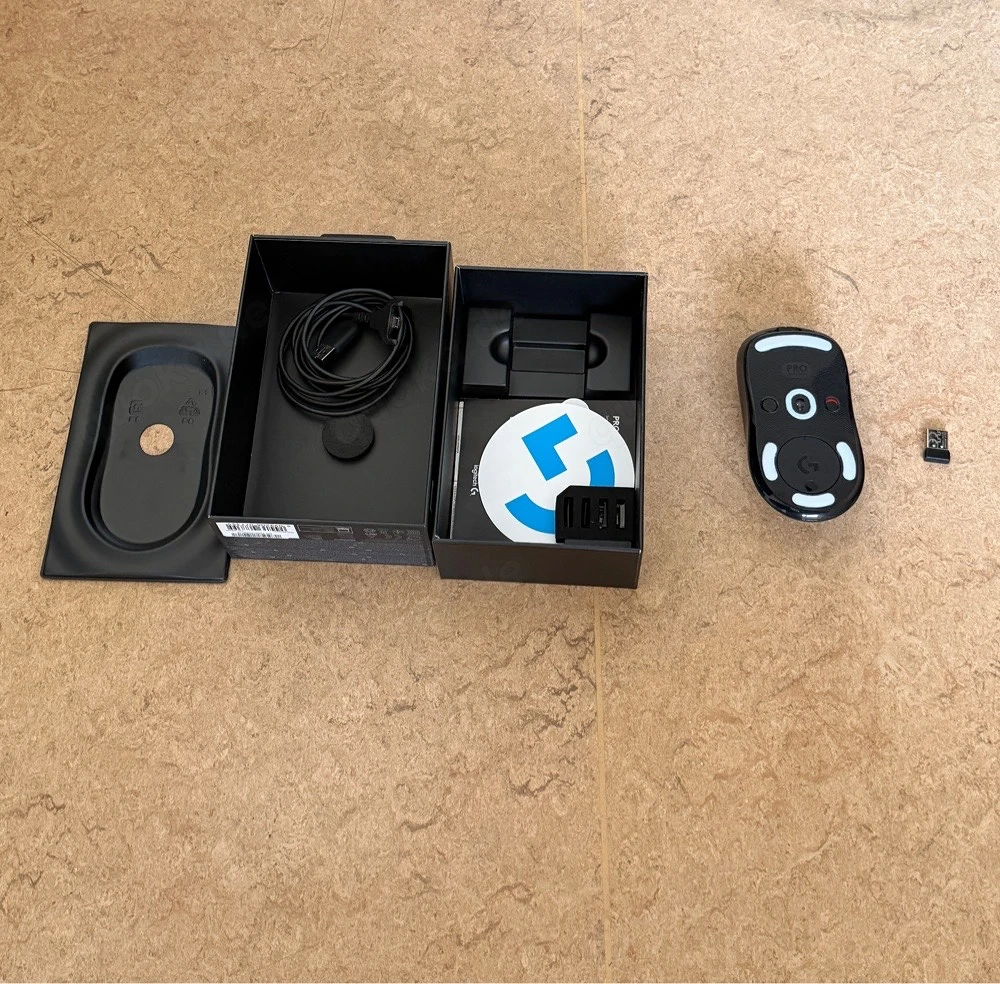 Logitech G Pro Wireless Gaming Maus   komplett mit Zubehör