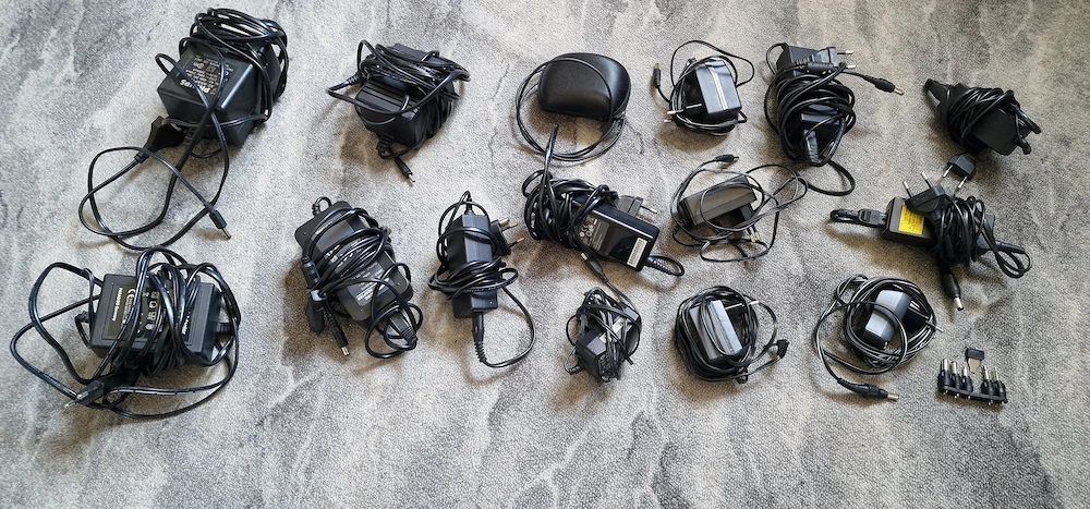 Ladegeräte  Kabel, Netzkabel, Stecker, AC Adapter Konvolut