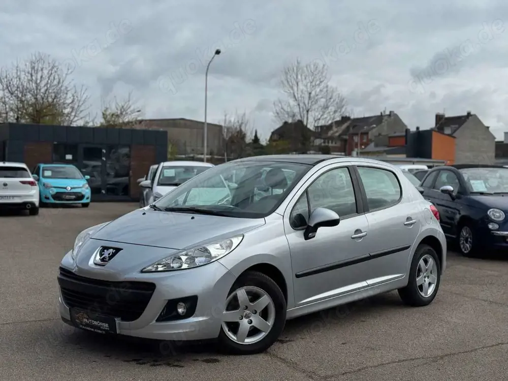 Peugeot 207 Urban Move 1.4l Pano/Klima/HU neu