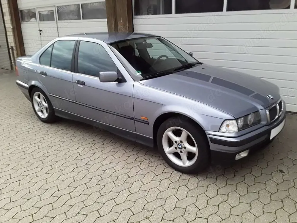 BMW 318 iA E36 Limo, samoablaumetallic + Samt-Velours