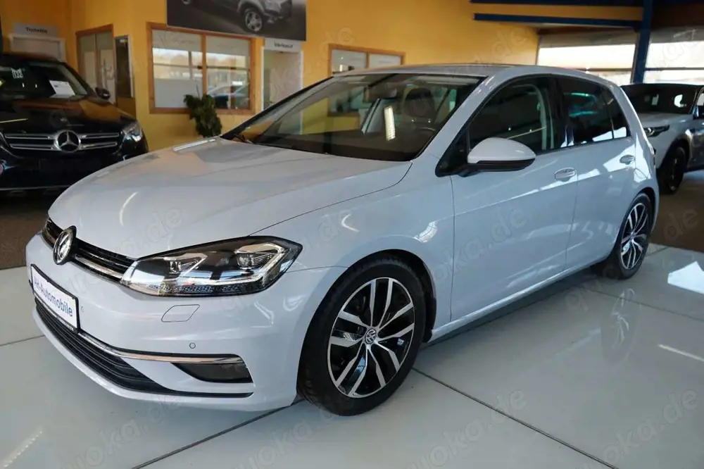 Volkswagen Golf VII Lim. BMT Bi-XENON / NAVI / R-KAMERA