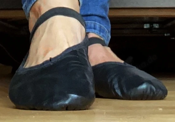 Ballettschläppchen, Gymnastikschuhe - Er sucht Ihn
