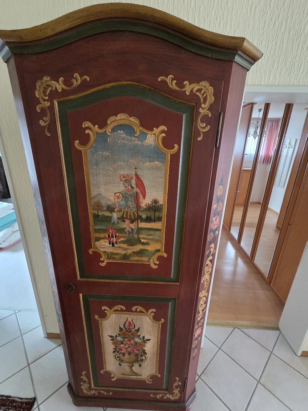Prachtvoller Bauern- Dielenschrank m. Bemalung Heiliger Florian