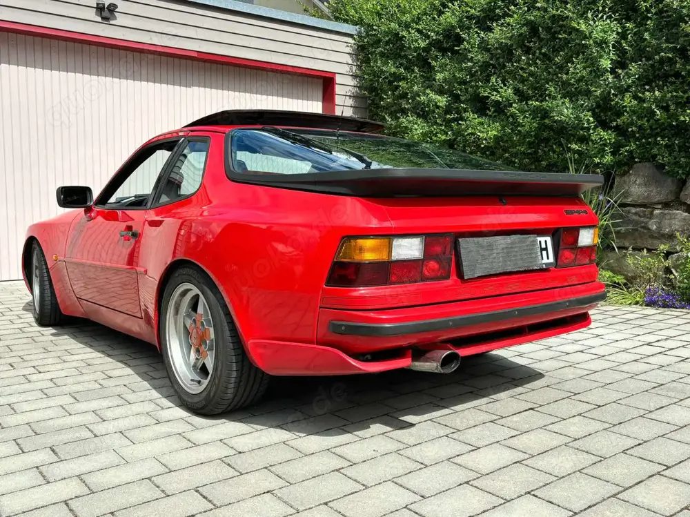 Porsche 944